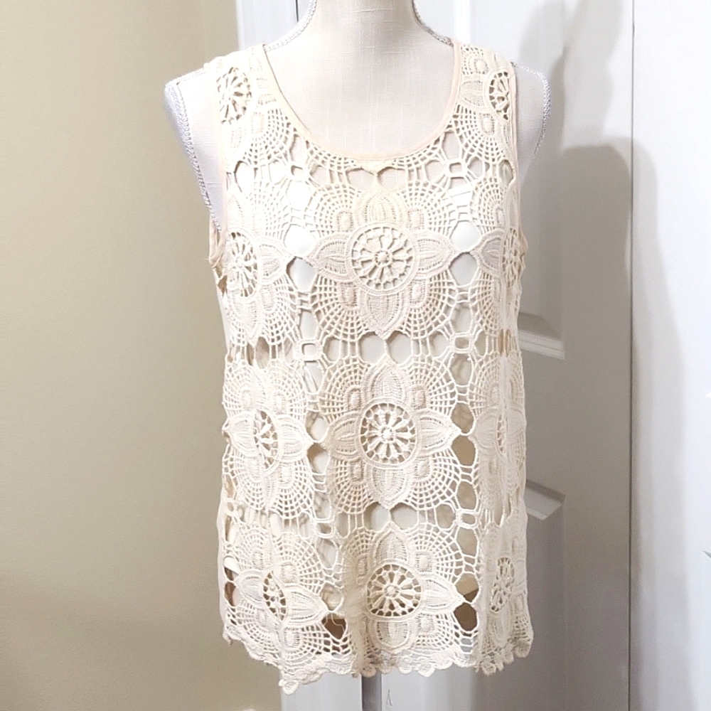 ADIVA SLEEVLESS LACE CROCHET OVERLAY BEIGE TOP Sz M IN GREAT CONDITION